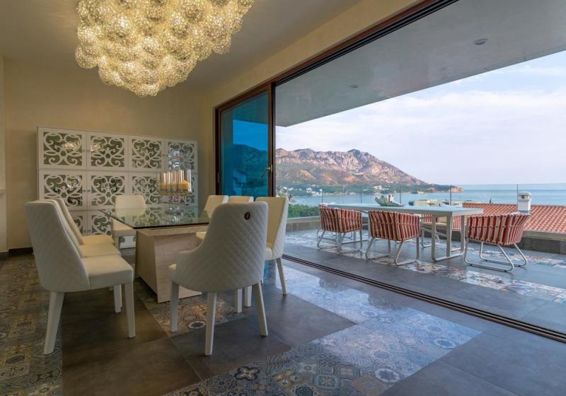 Villa in Becici with sea view 12