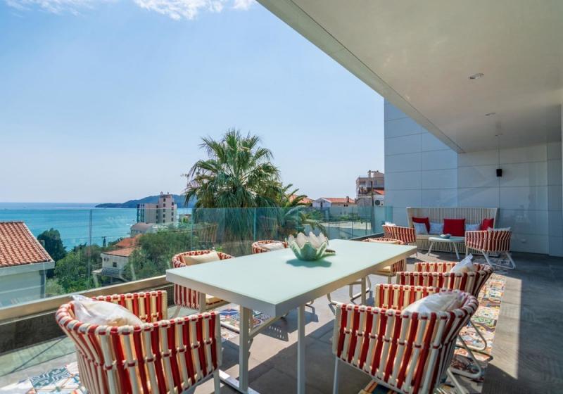 Villa in Becici with sea view 16