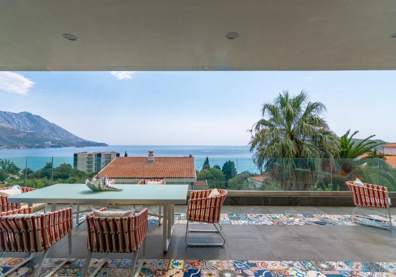 Villa in Becici with sea view 19
