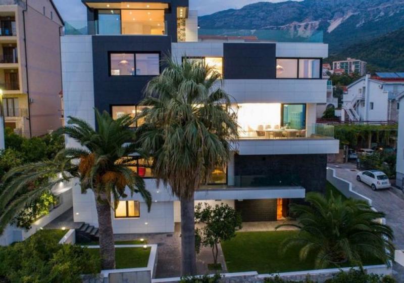 Villa in Becici with sea view 23