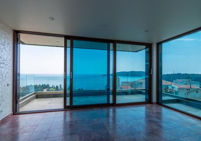 Villa in Becici with sea view 6