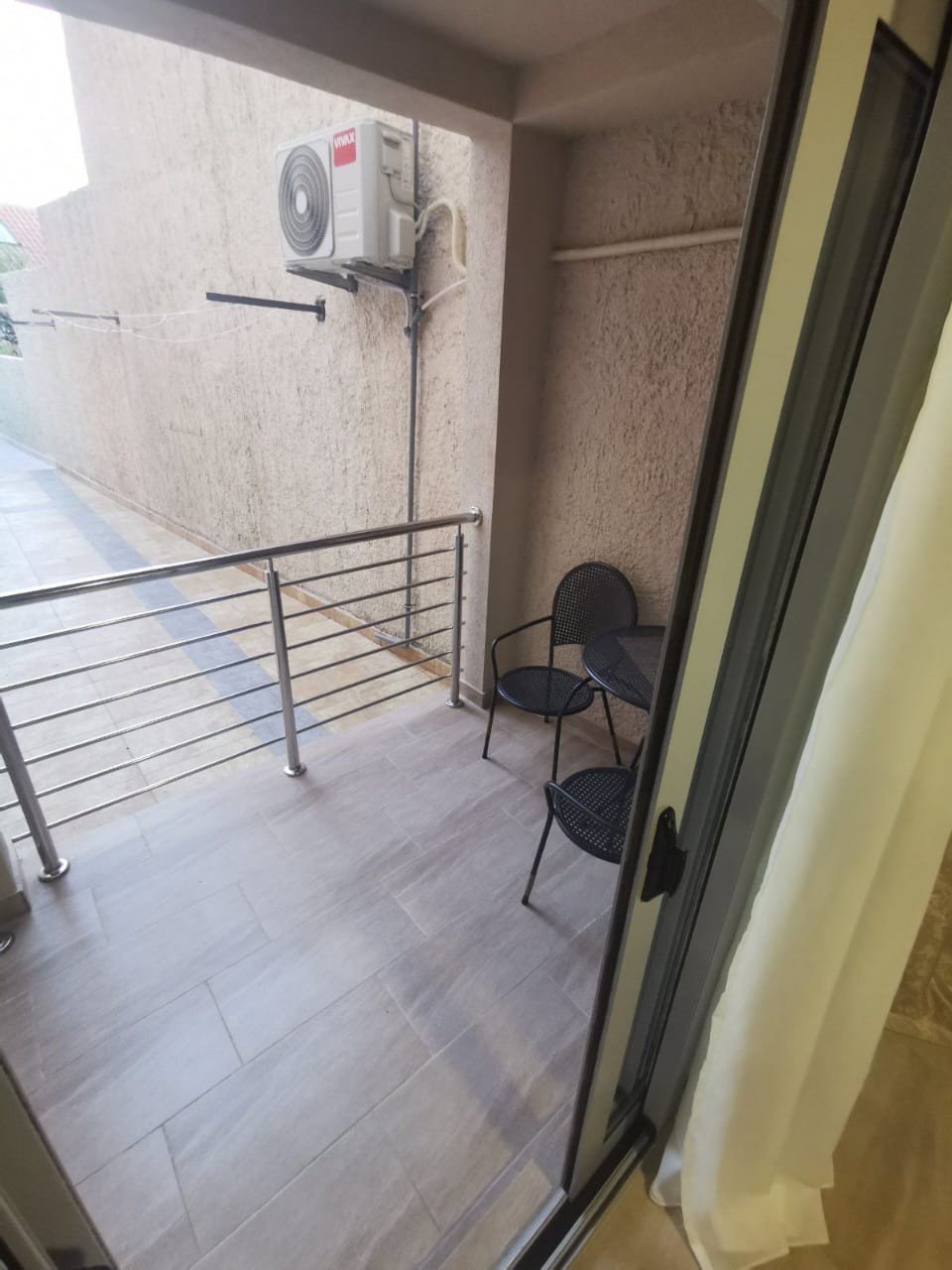 Moderna garsonjera sa terasom i parkingom - Opatovo, Tivat — 4