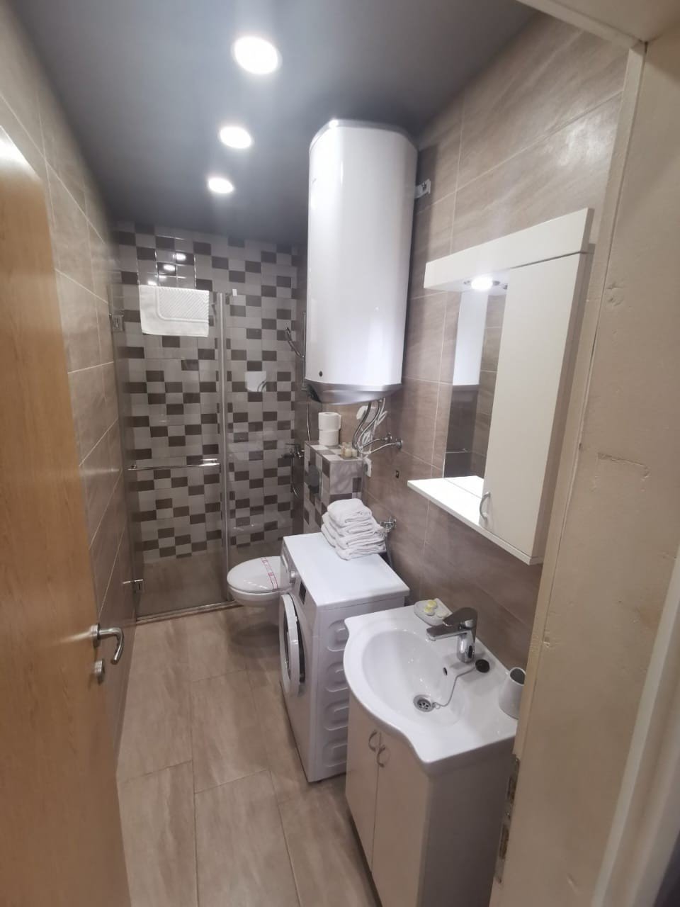 Moderna garsonjera sa terasom i parkingom - Opatovo, Tivat — 5