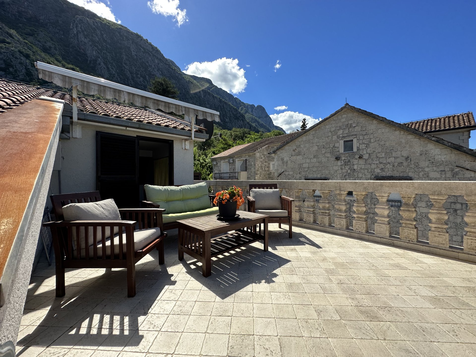 Two-bedroom apartment with sea view for long-term rent – Dobrota, Kotor — 2