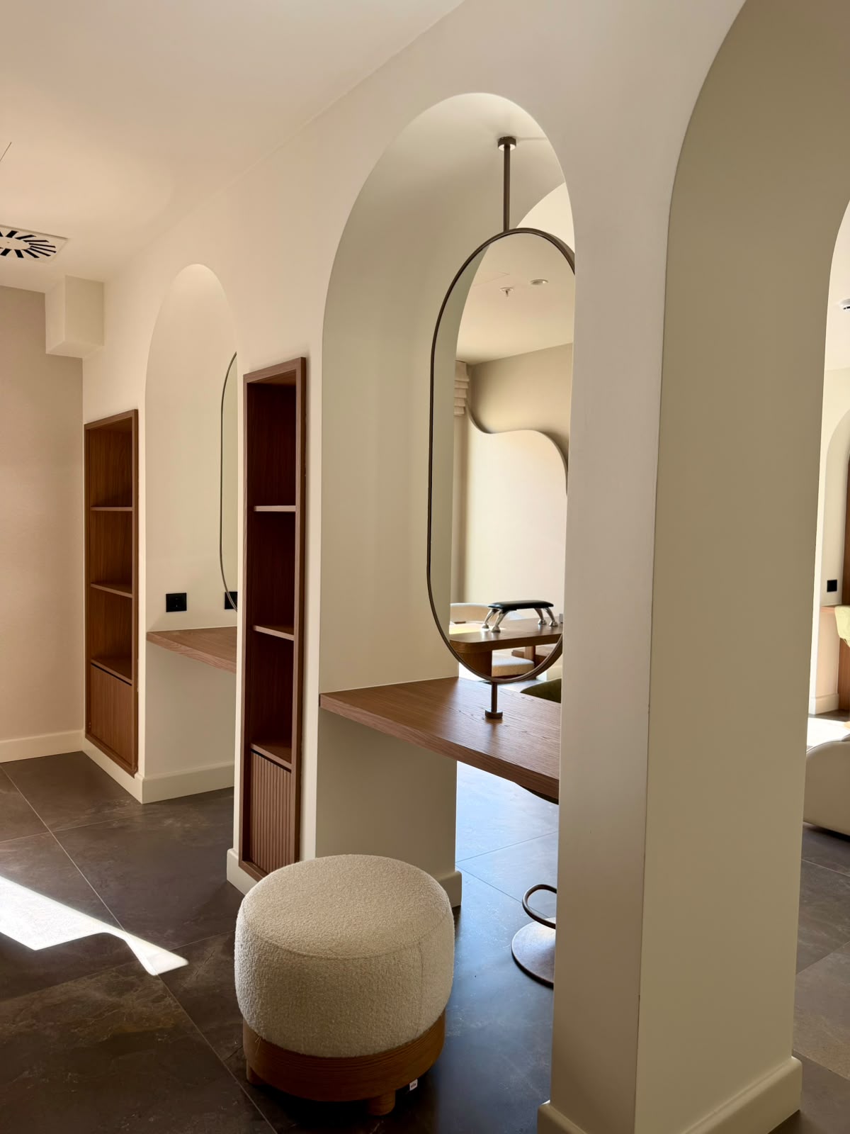 Novi i moderno opremljen kozmetički salon za dugoročni zakup – Donja Lastva, Tivat — 2