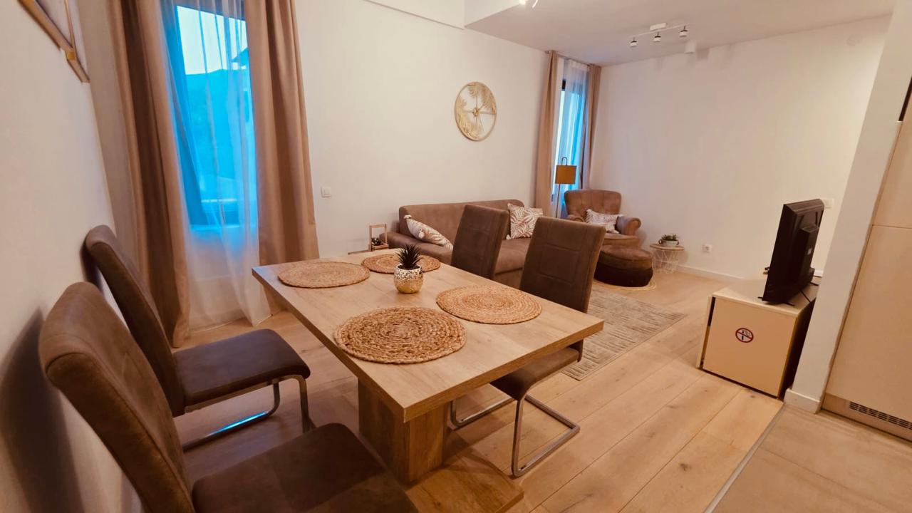 Izdaje se jednosoban stan 75m2 sa terasom i garažnim mjestom, 150m od mora - Tivat