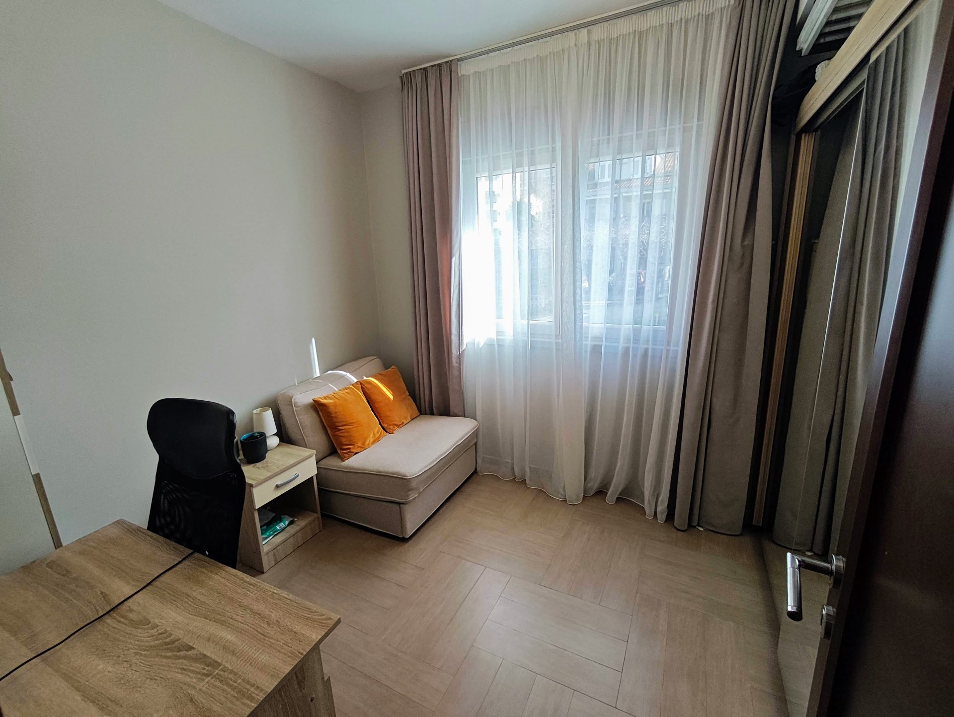 Trosoban stan sa pogledom na more i privatnim parkingom - Dobrota, Kotor — 15