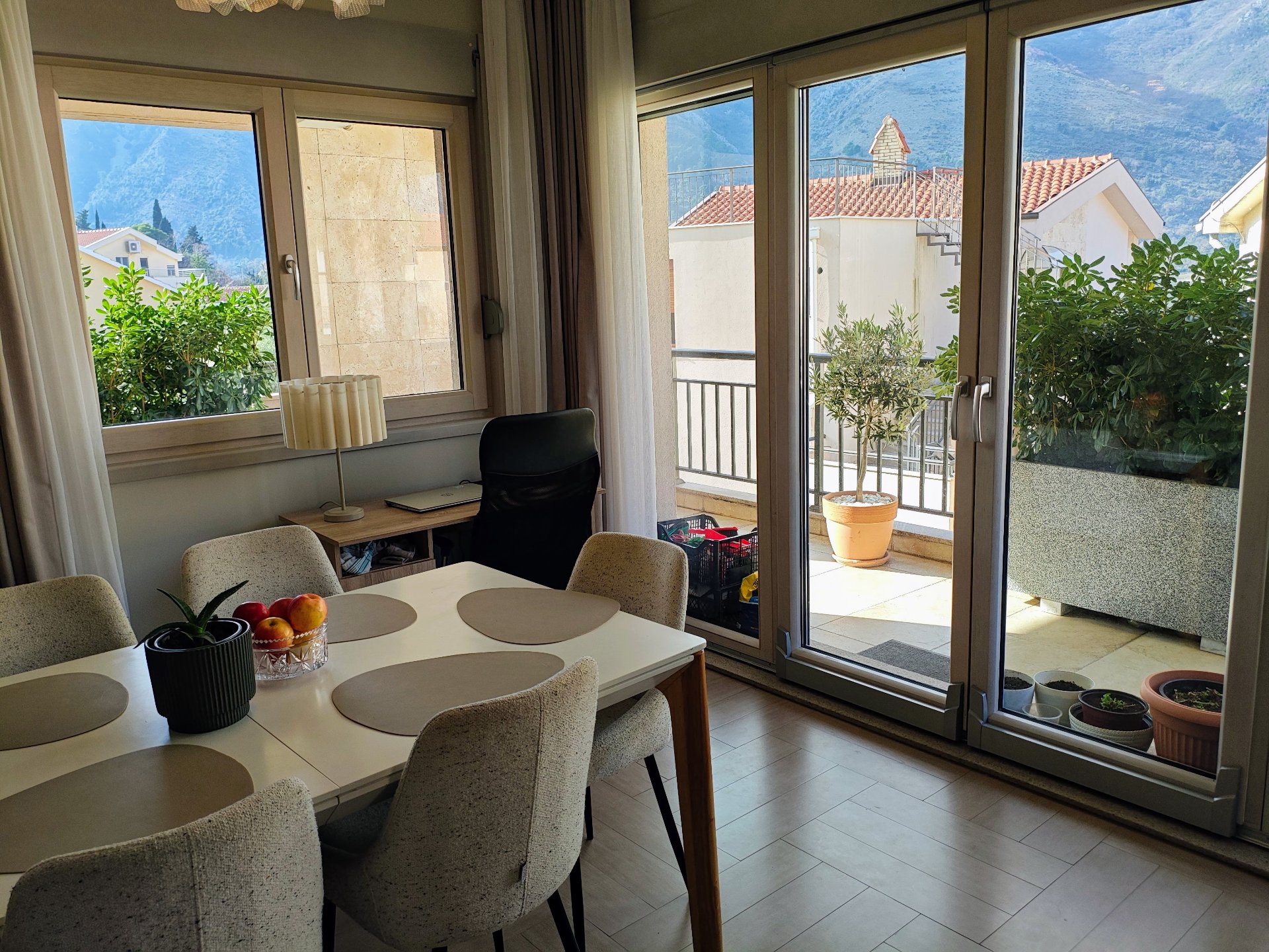 Trosoban stan sa pogledom na more i privatnim parkingom - Dobrota, Kotor — 23