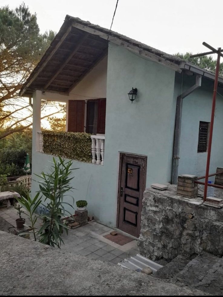 Kuća sa dvorištem i garažom za dugoročni najam – Zagora, Grbalj