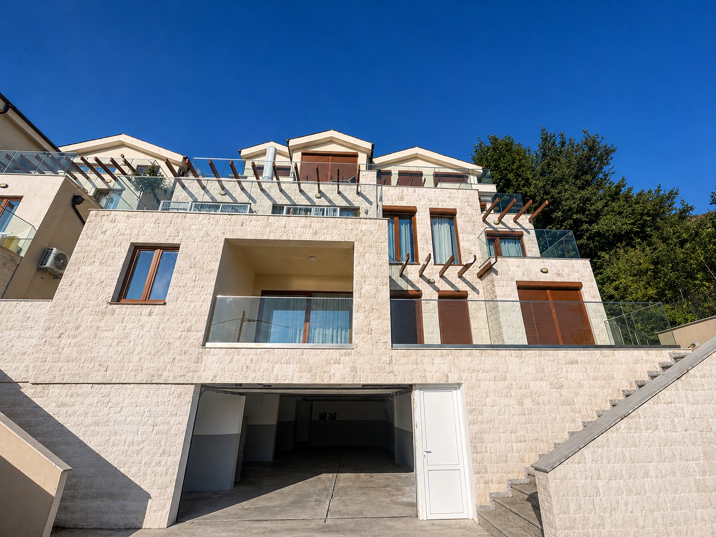 One-bedroom apartment in the first row to the sea with sea view - Opatovo, Tivat — 3