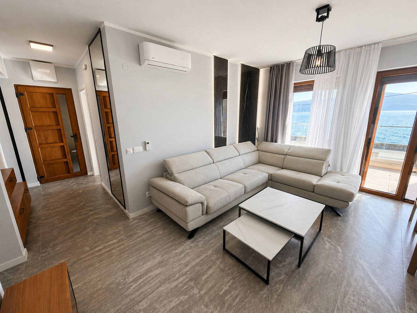 One-bedroom apartment in the first row to the sea with sea view - Opatovo, Tivat — 4