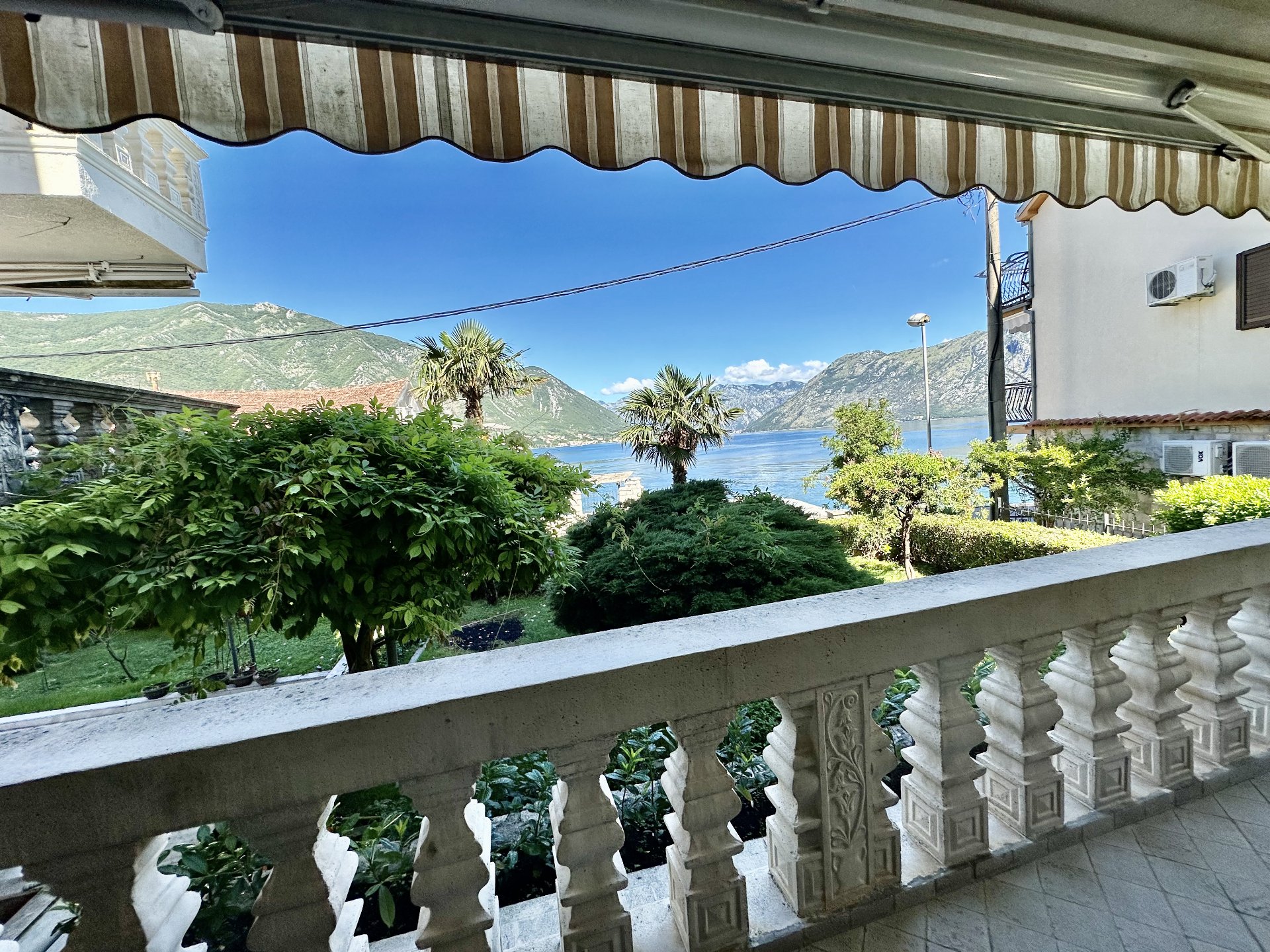 One-bedroom apartment with sea view for long-term rent – Dobrota, Kotor